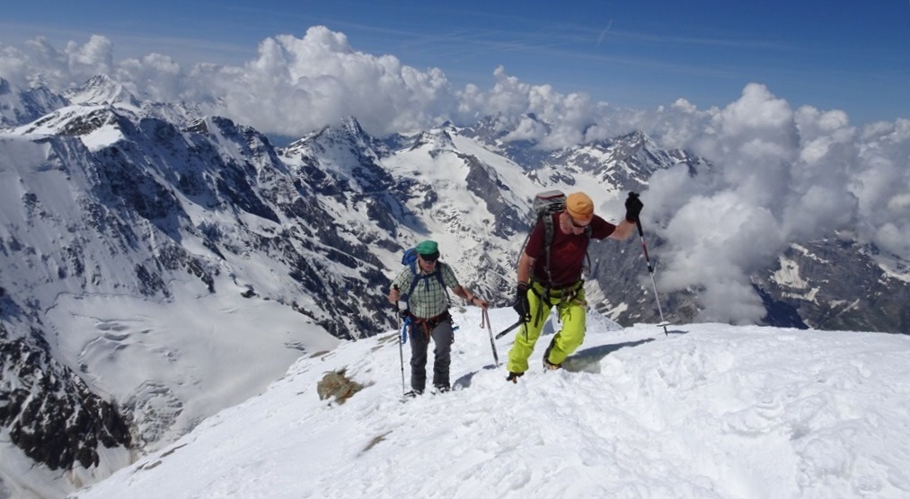 Didi und Chregu kurz unterhalb des Jungfraugipfels in den Berner Alpen. 2.6.2018
