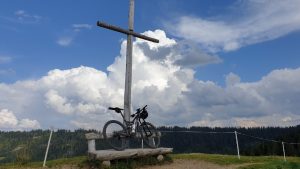 Mehr über den Artikel erfahren D23 – Seebodenalp – Goldau – Mostelberg – Einsiedeln Bike