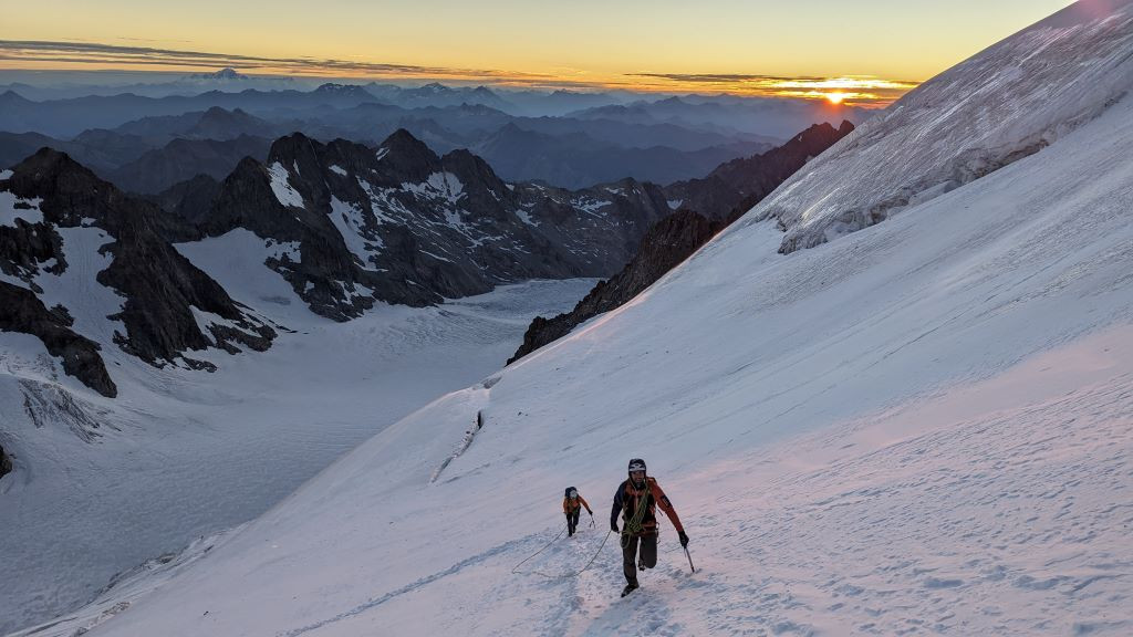 Du betrachtest gerade Barre des Écrins & Dôme de Neige des Écrins